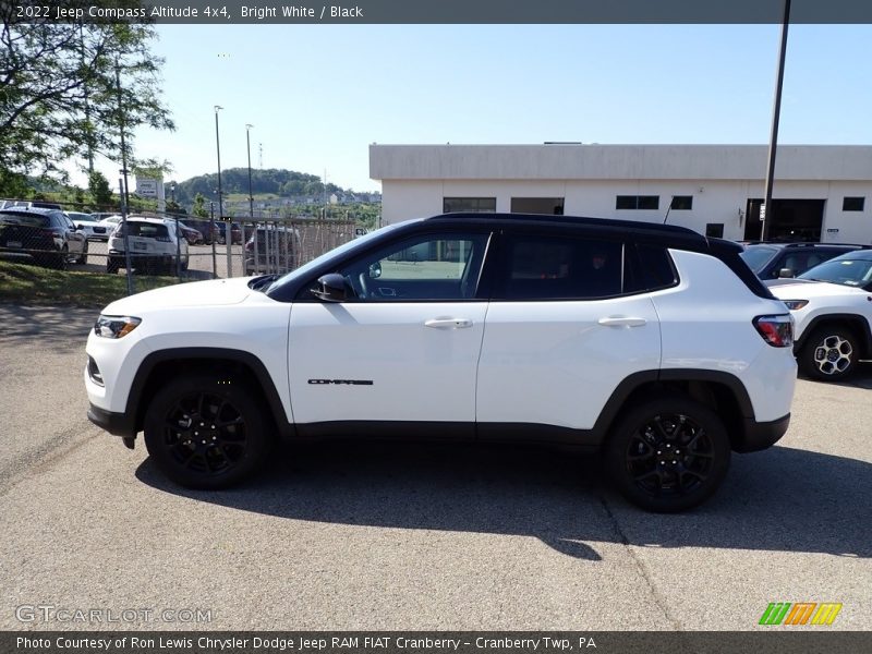 Bright White / Black 2022 Jeep Compass Altitude 4x4