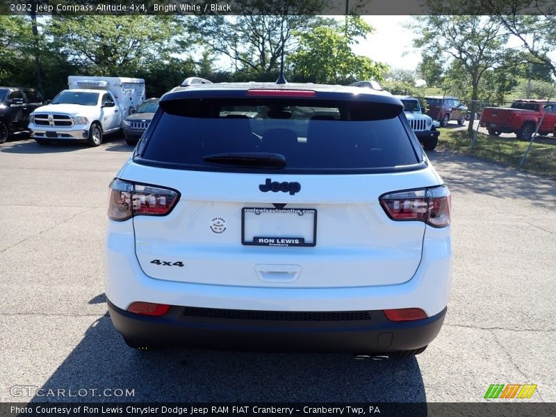 Bright White / Black 2022 Jeep Compass Altitude 4x4
