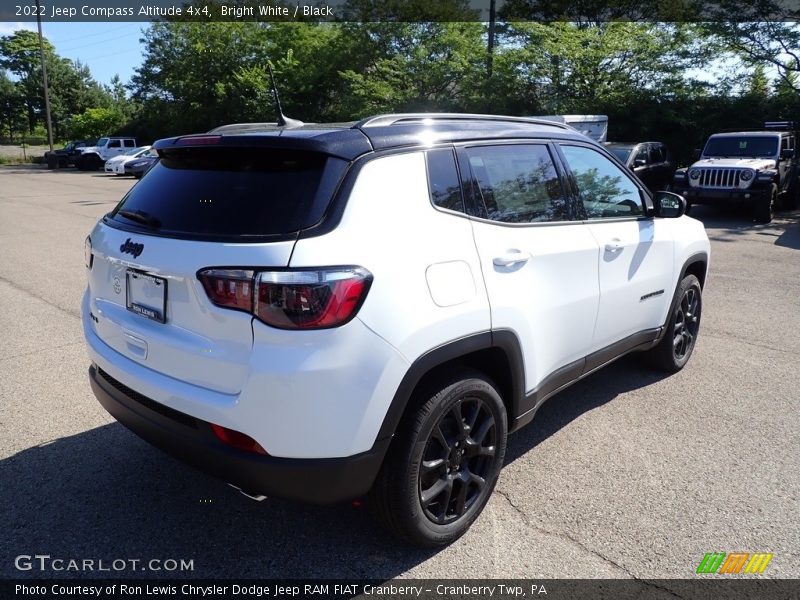 Bright White / Black 2022 Jeep Compass Altitude 4x4