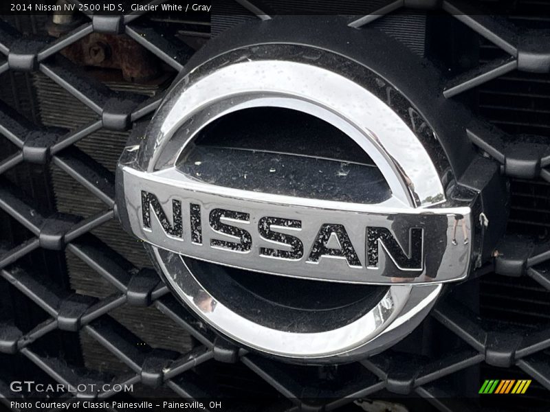 Glacier White / Gray 2014 Nissan NV 2500 HD S