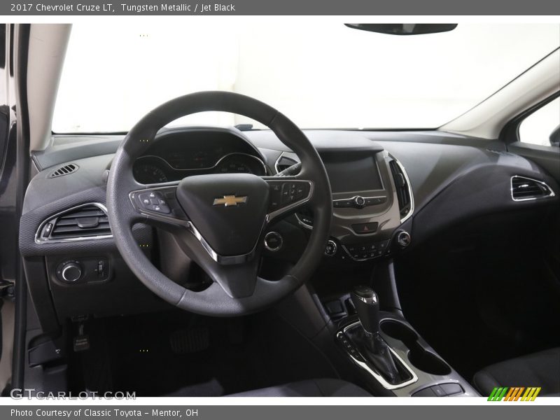 Tungsten Metallic / Jet Black 2017 Chevrolet Cruze LT