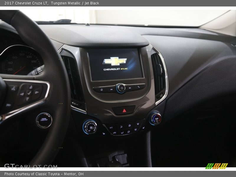 Tungsten Metallic / Jet Black 2017 Chevrolet Cruze LT