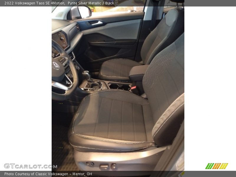 Pyrite Silver Metallic / Black 2022 Volkswagen Taos SE 4Motion