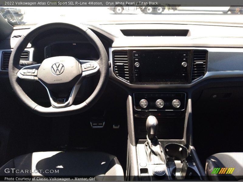 Oryx White Pearl / Titan Black 2022 Volkswagen Atlas Cross Sport SEL R-Line 4Motion