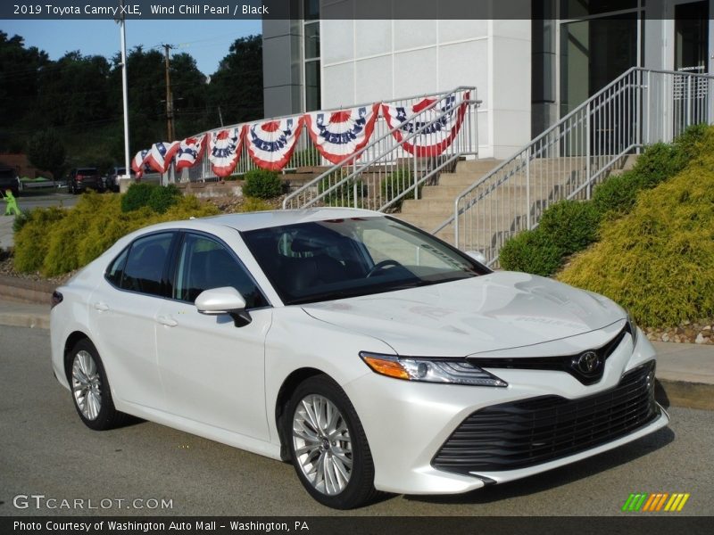 Wind Chill Pearl / Black 2019 Toyota Camry XLE