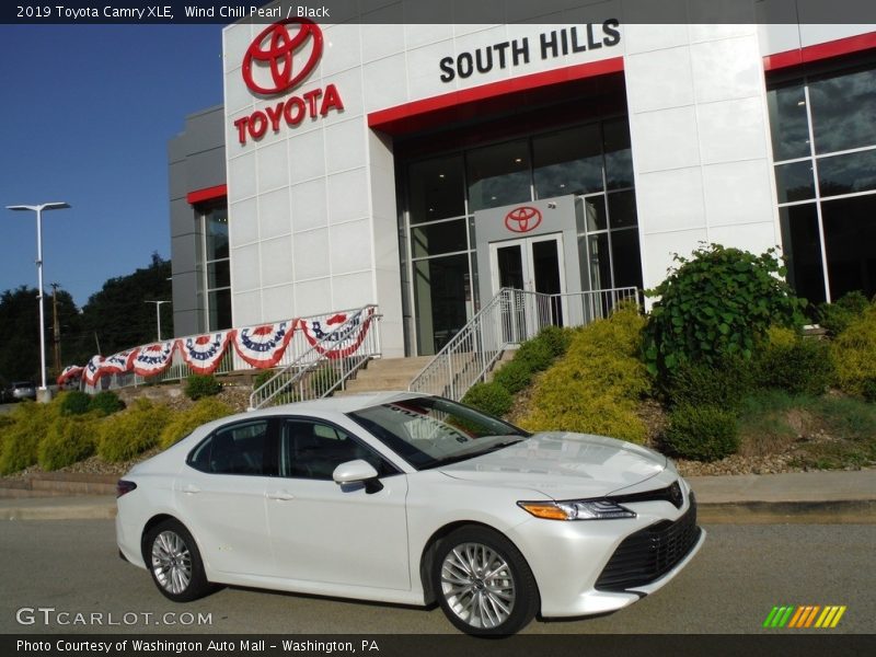 Wind Chill Pearl / Black 2019 Toyota Camry XLE