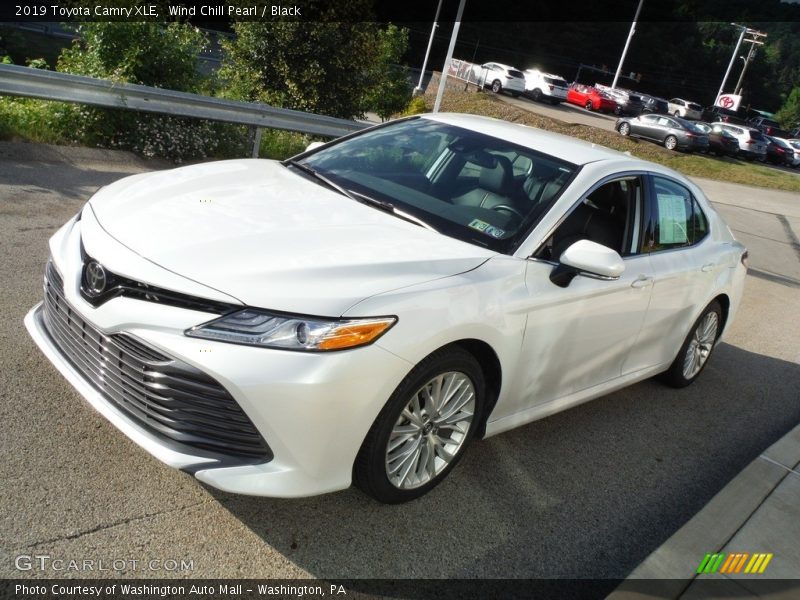 Wind Chill Pearl / Black 2019 Toyota Camry XLE