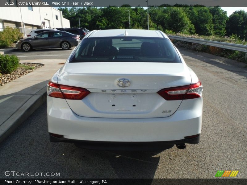 Wind Chill Pearl / Black 2019 Toyota Camry XLE