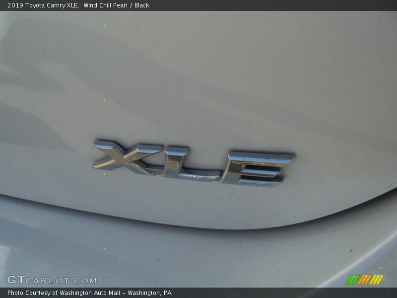 Wind Chill Pearl / Black 2019 Toyota Camry XLE
