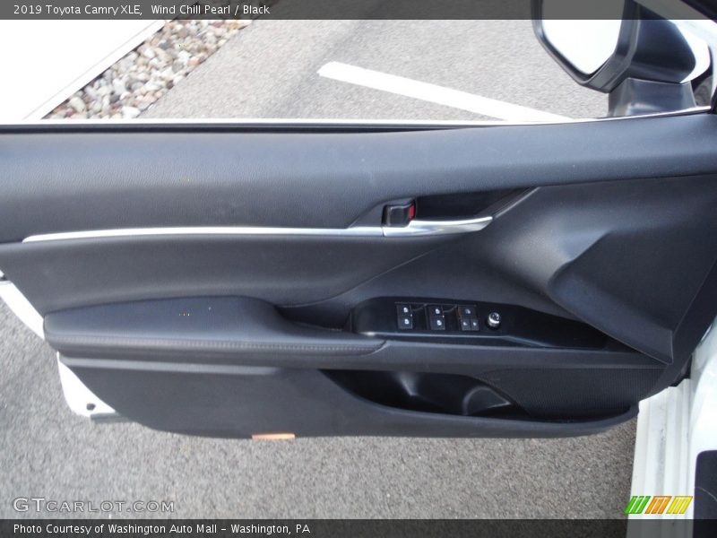 Wind Chill Pearl / Black 2019 Toyota Camry XLE