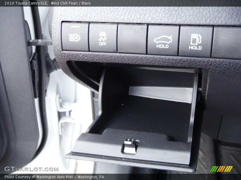 Wind Chill Pearl / Black 2019 Toyota Camry XLE