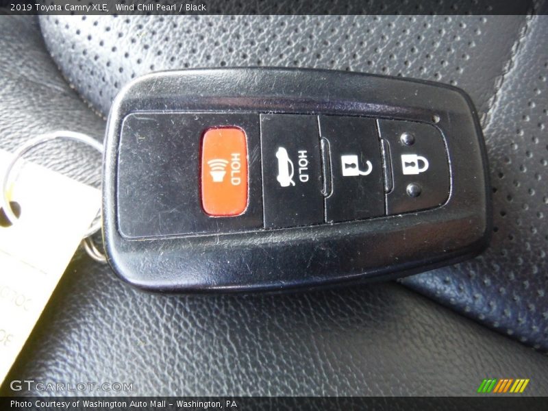 Wind Chill Pearl / Black 2019 Toyota Camry XLE