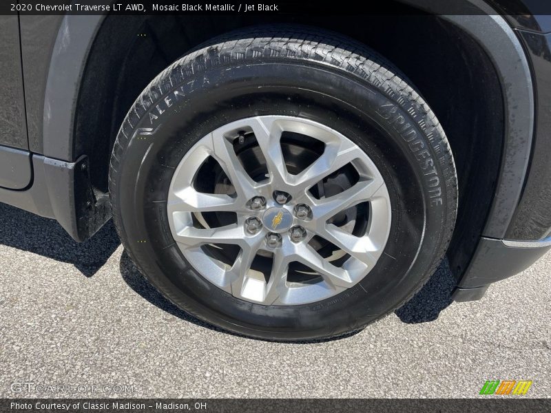 Mosaic Black Metallic / Jet Black 2020 Chevrolet Traverse LT AWD