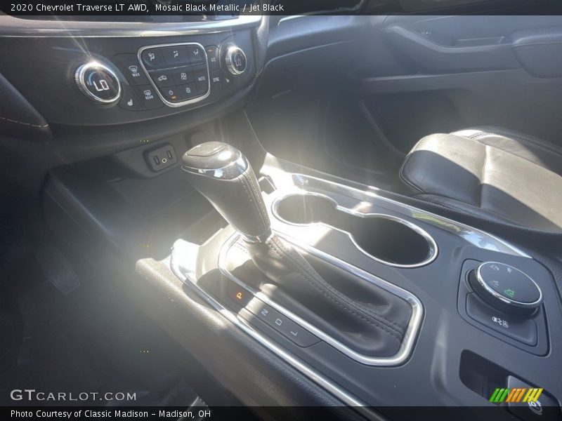 Mosaic Black Metallic / Jet Black 2020 Chevrolet Traverse LT AWD