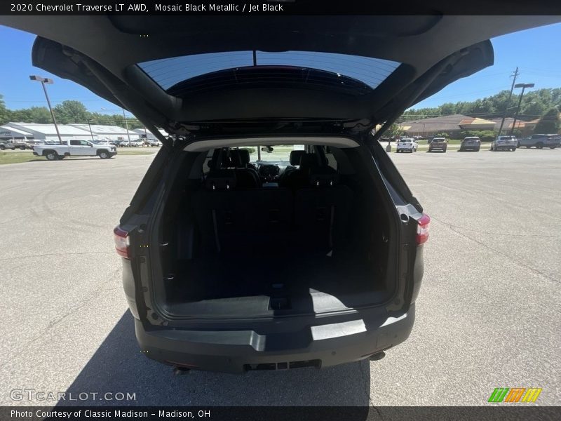 Mosaic Black Metallic / Jet Black 2020 Chevrolet Traverse LT AWD