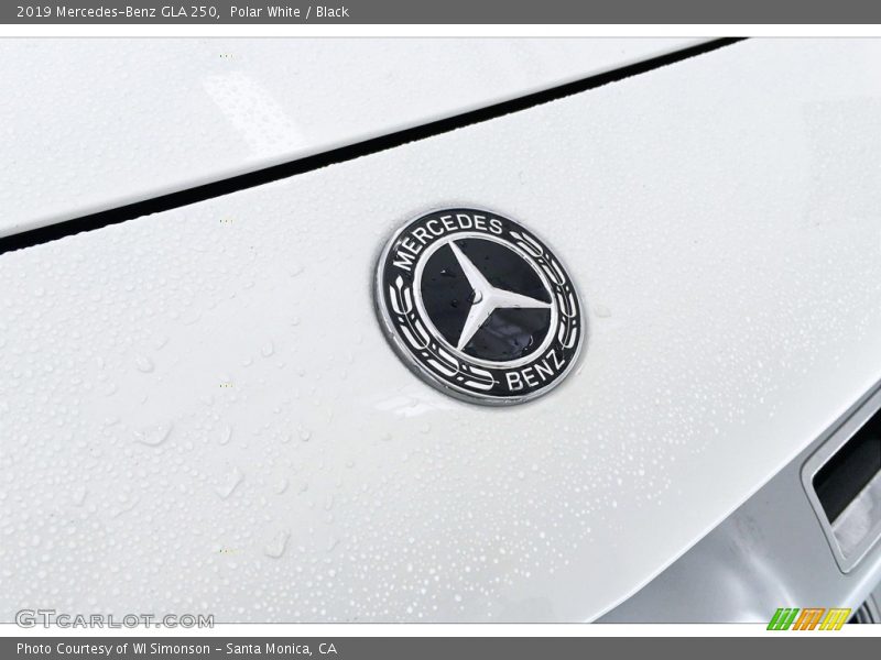 Polar White / Black 2019 Mercedes-Benz GLA 250