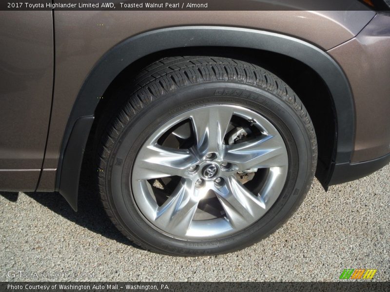 Toasted Walnut Pearl / Almond 2017 Toyota Highlander Limited AWD