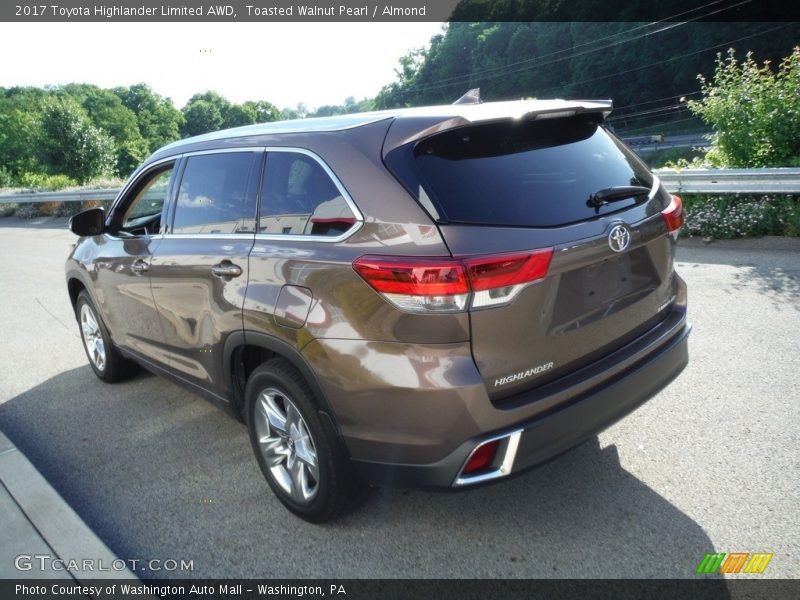 Toasted Walnut Pearl / Almond 2017 Toyota Highlander Limited AWD