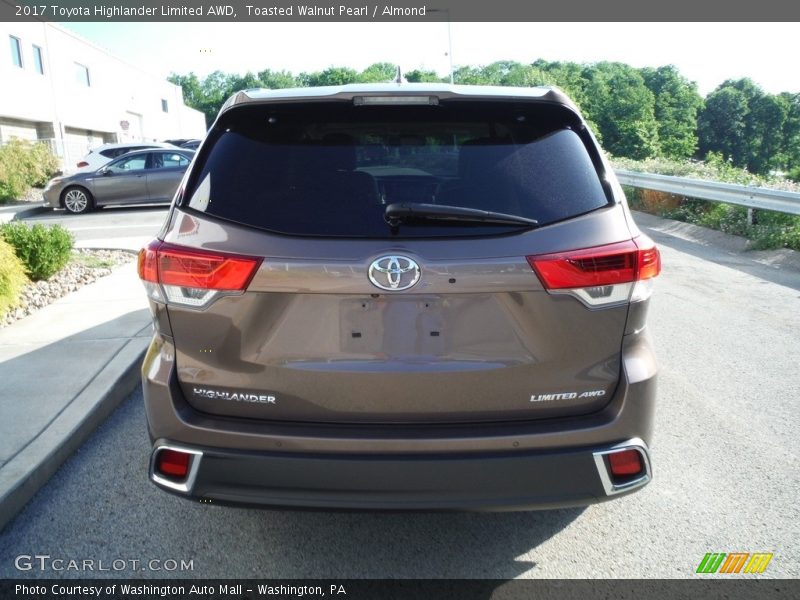 Toasted Walnut Pearl / Almond 2017 Toyota Highlander Limited AWD