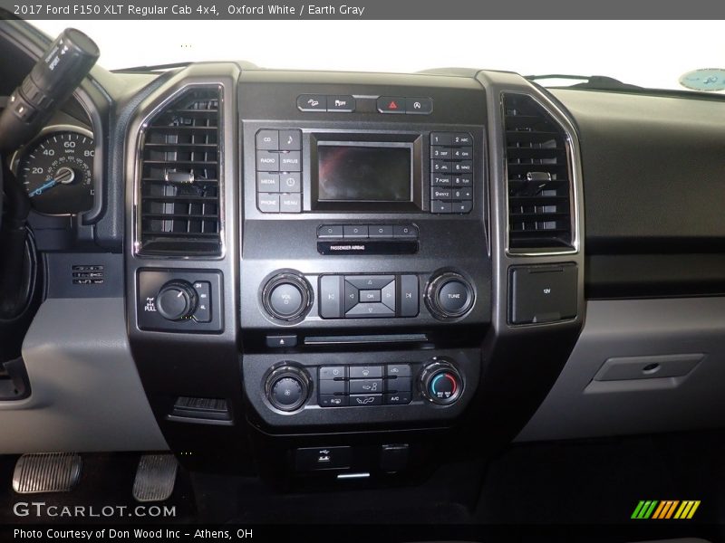 Oxford White / Earth Gray 2017 Ford F150 XLT Regular Cab 4x4