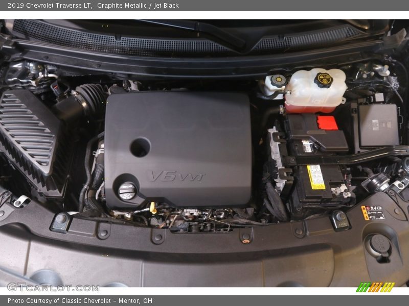 Graphite Metallic / Jet Black 2019 Chevrolet Traverse LT