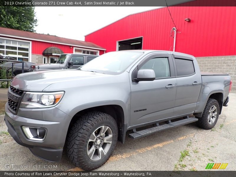 Front 3/4 View of 2019 Colorado Z71 Crew Cab 4x4