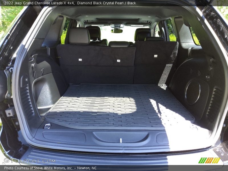 Diamond Black Crystal Pearl / Black 2022 Jeep Grand Cherokee Laredo X 4x4