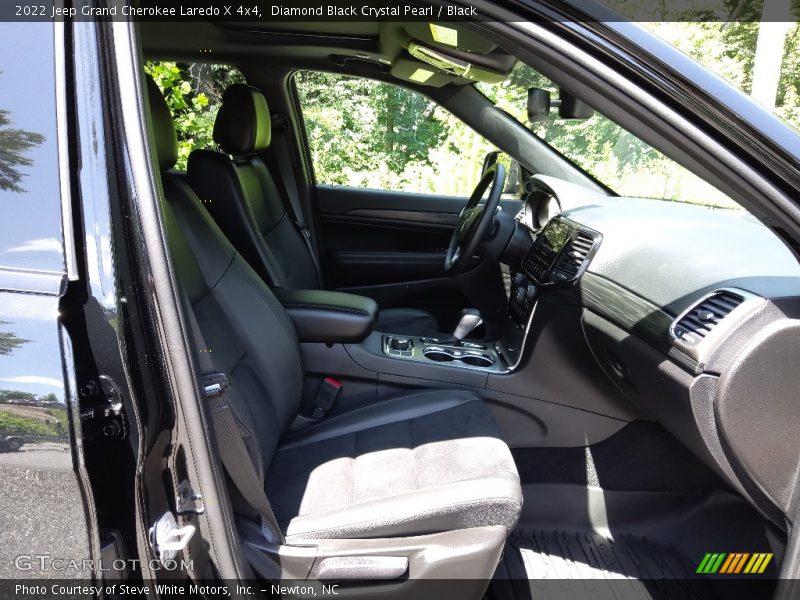 Diamond Black Crystal Pearl / Black 2022 Jeep Grand Cherokee Laredo X 4x4
