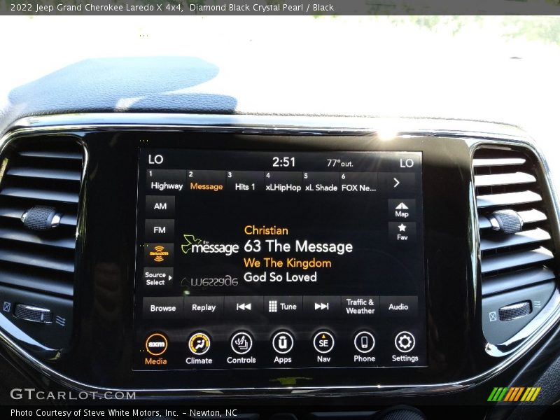 Diamond Black Crystal Pearl / Black 2022 Jeep Grand Cherokee Laredo X 4x4