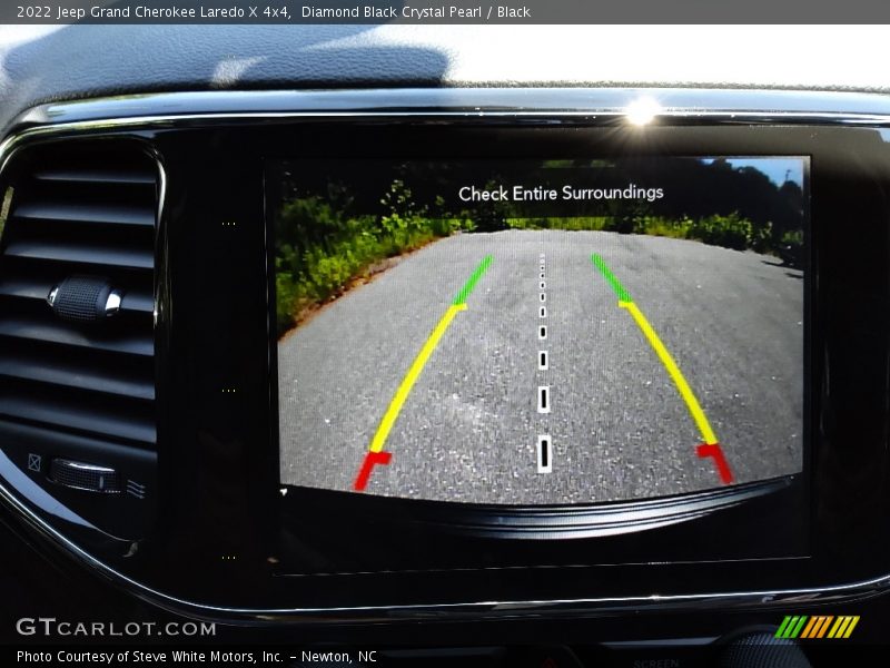 Diamond Black Crystal Pearl / Black 2022 Jeep Grand Cherokee Laredo X 4x4