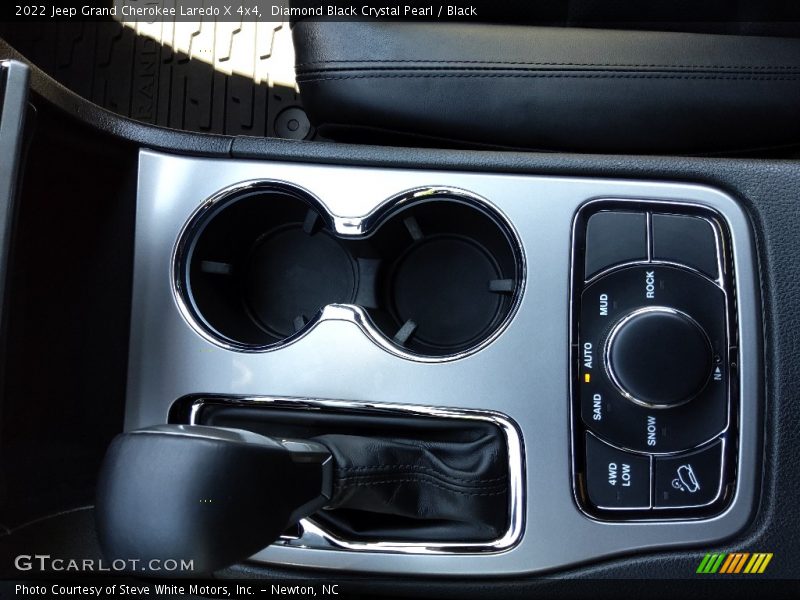 Diamond Black Crystal Pearl / Black 2022 Jeep Grand Cherokee Laredo X 4x4