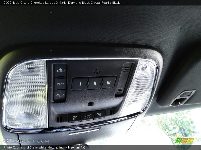 Diamond Black Crystal Pearl / Black 2022 Jeep Grand Cherokee Laredo X 4x4