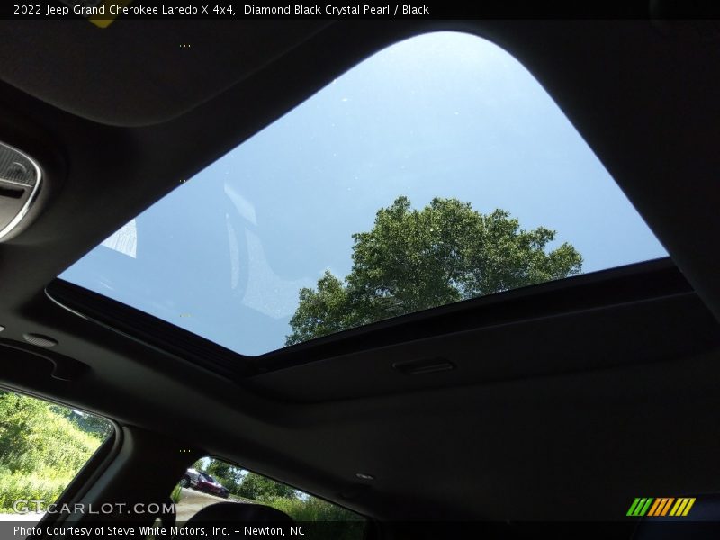 Diamond Black Crystal Pearl / Black 2022 Jeep Grand Cherokee Laredo X 4x4