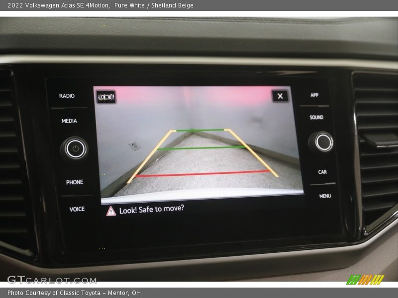 Pure White / Shetland Beige 2022 Volkswagen Atlas SE 4Motion
