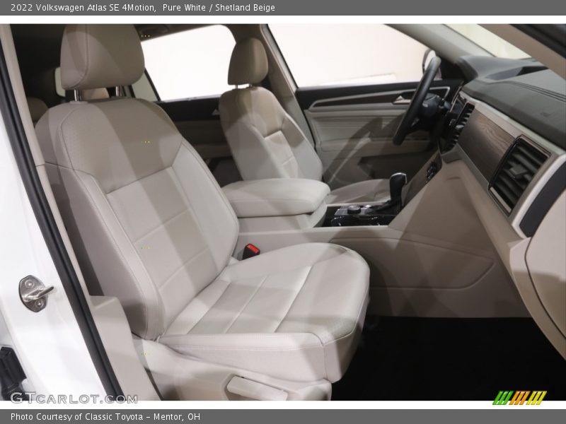 Pure White / Shetland Beige 2022 Volkswagen Atlas SE 4Motion