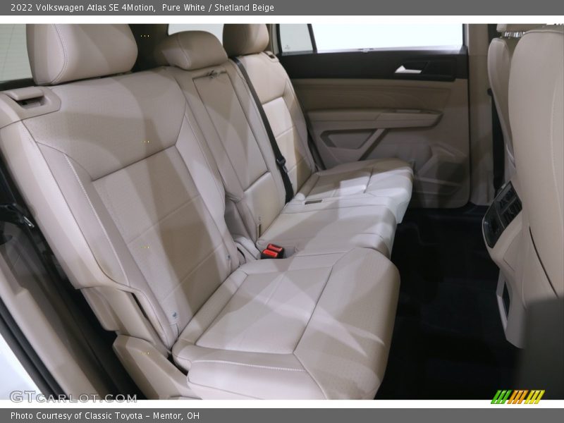 Pure White / Shetland Beige 2022 Volkswagen Atlas SE 4Motion