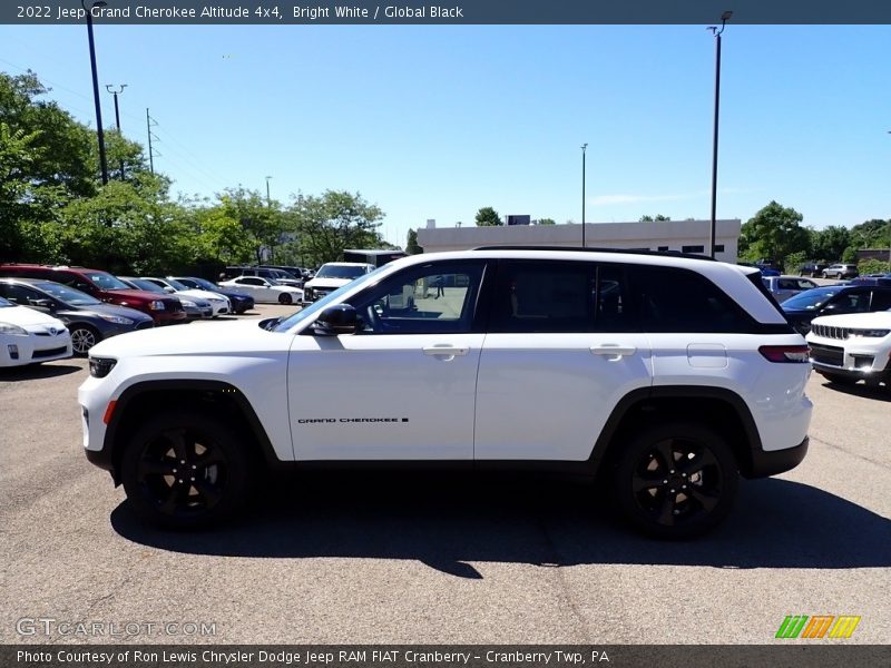 Bright White / Global Black 2022 Jeep Grand Cherokee Altitude 4x4