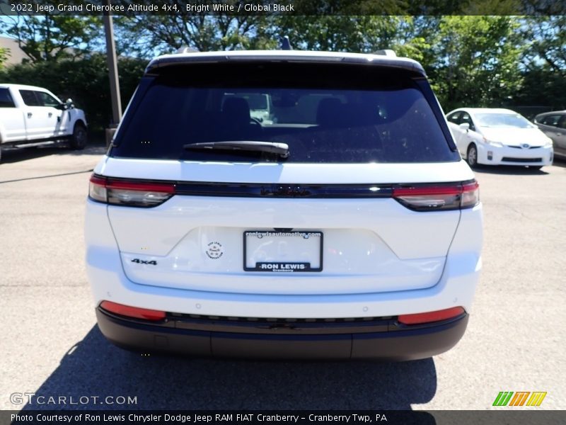 Bright White / Global Black 2022 Jeep Grand Cherokee Altitude 4x4