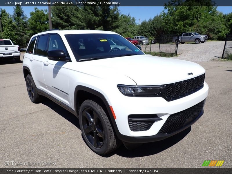 Bright White / Global Black 2022 Jeep Grand Cherokee Altitude 4x4