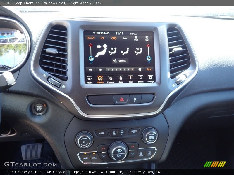 Bright White / Black 2022 Jeep Cherokee Trailhawk 4x4