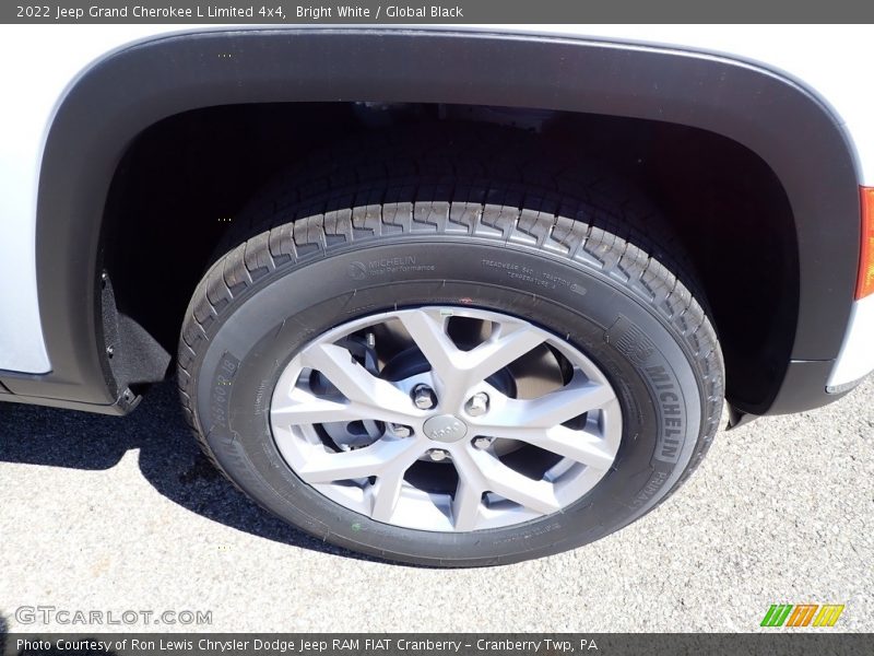 Bright White / Global Black 2022 Jeep Grand Cherokee L Limited 4x4