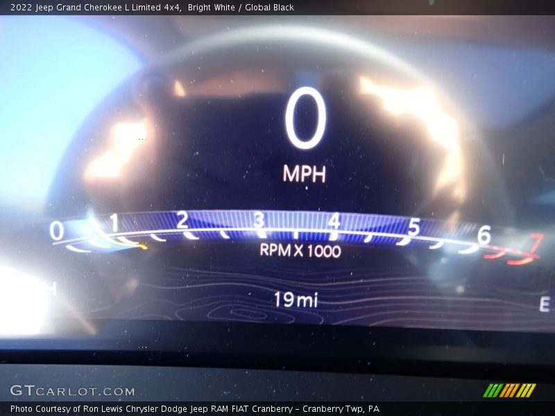 Bright White / Global Black 2022 Jeep Grand Cherokee L Limited 4x4