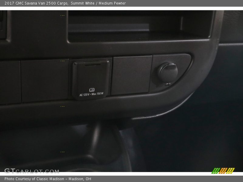 Summit White / Medium Pewter 2017 GMC Savana Van 2500 Cargo