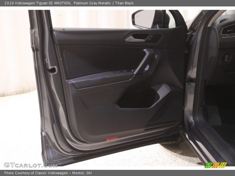 Platinum Gray Metallic / Titan Black 2019 Volkswagen Tiguan SE 4MOTION