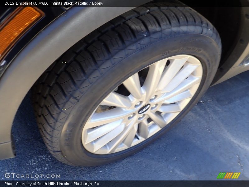 Infinite Black Metallic / Ebony 2019 Lincoln MKC AWD