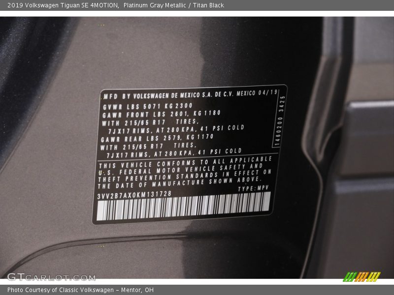 Platinum Gray Metallic / Titan Black 2019 Volkswagen Tiguan SE 4MOTION