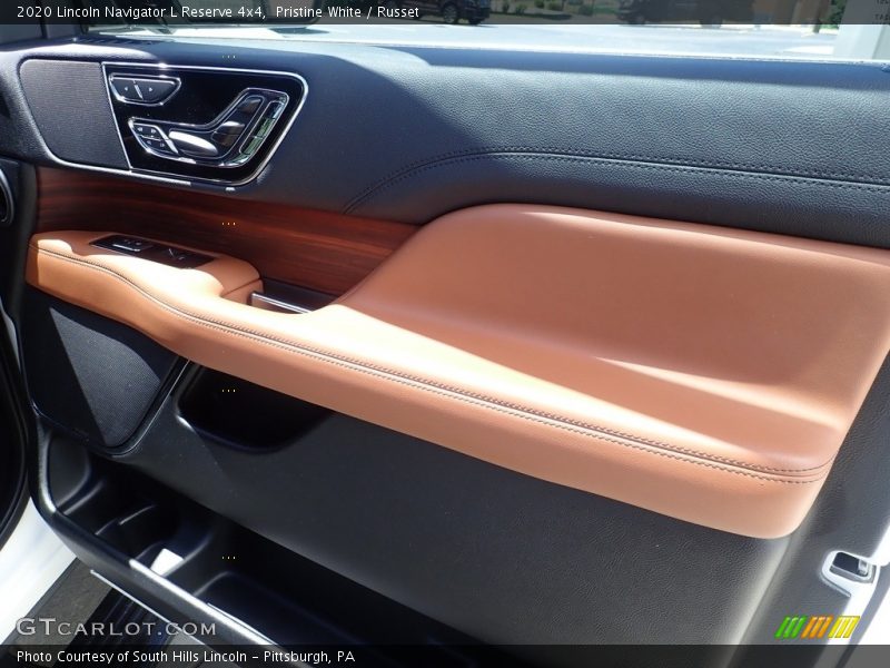 Door Panel of 2020 Navigator L Reserve 4x4