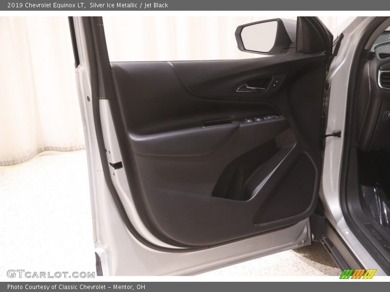 Silver Ice Metallic / Jet Black 2019 Chevrolet Equinox LT