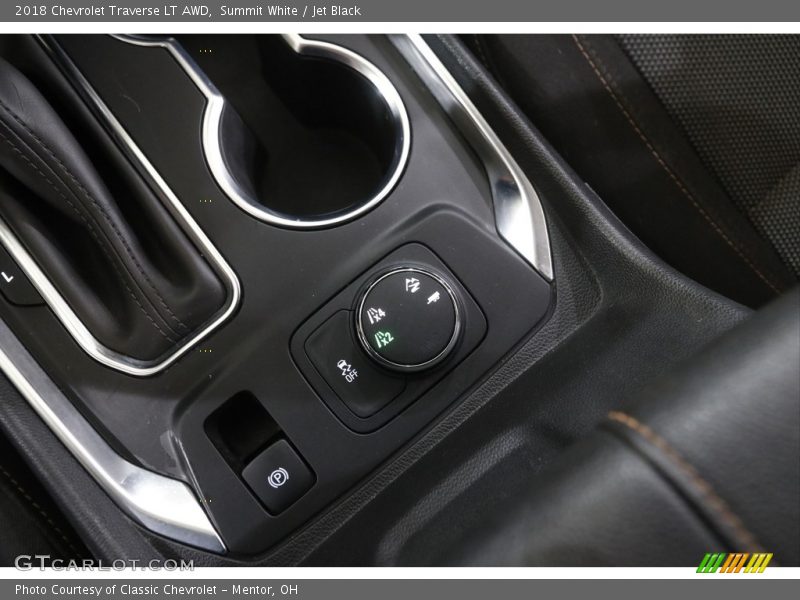 Summit White / Jet Black 2018 Chevrolet Traverse LT AWD