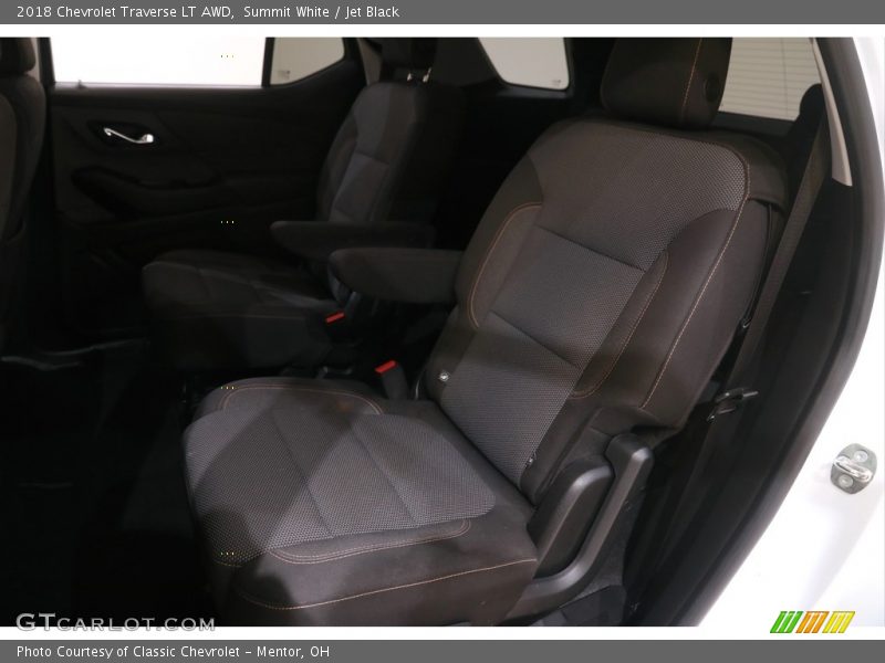 Summit White / Jet Black 2018 Chevrolet Traverse LT AWD